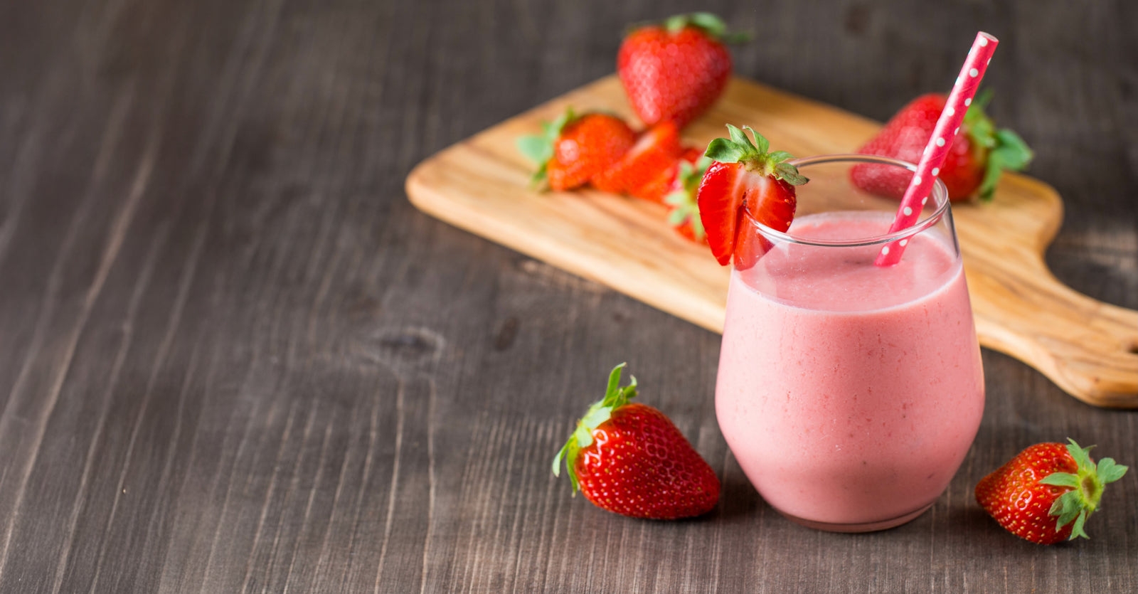 Strawberry drink in a glass with strawberries