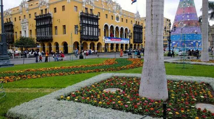 cheapest places to travel - image of park in Lima, Peru