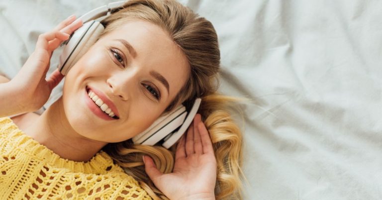 Discover Savings Review - picture of smiling woman with headphones