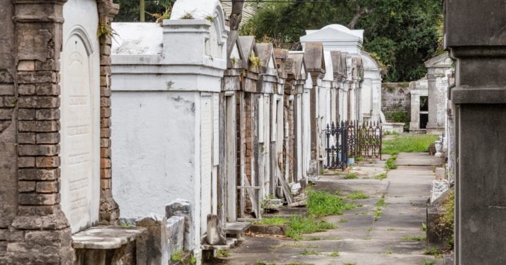 Go New Orleans Pass Review - picture of Lafayette Cemetery Gravesites