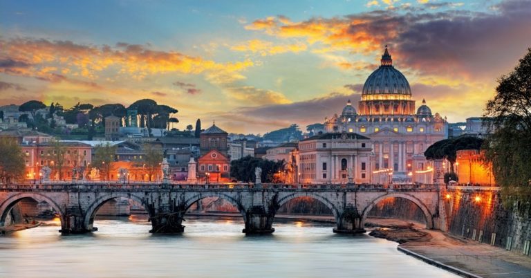 Go Rome Explorer Pass Pin - scenic picture of Rome at night