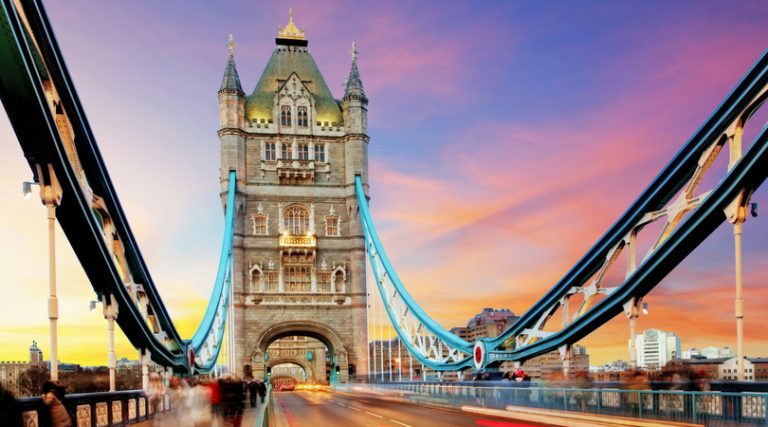 Looking for things to do in London on your first visit to the city? Here are 10 "can't miss" attractions and activities for your first trip to London!