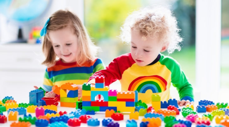 Southern California CityPASS - boy and girl playing with Legos