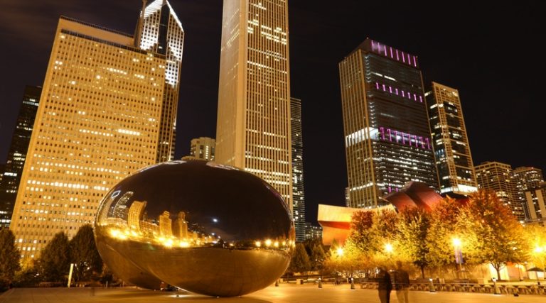 Are you looking for things to do in Chicago during the holidays? We've got you covered. Here are 5 fun things you can do that the whole family will enjoy!